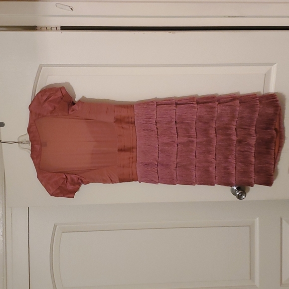 Dresss - Picture 3 of 3